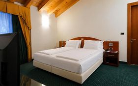 Hotel Capri Bardolino 3S